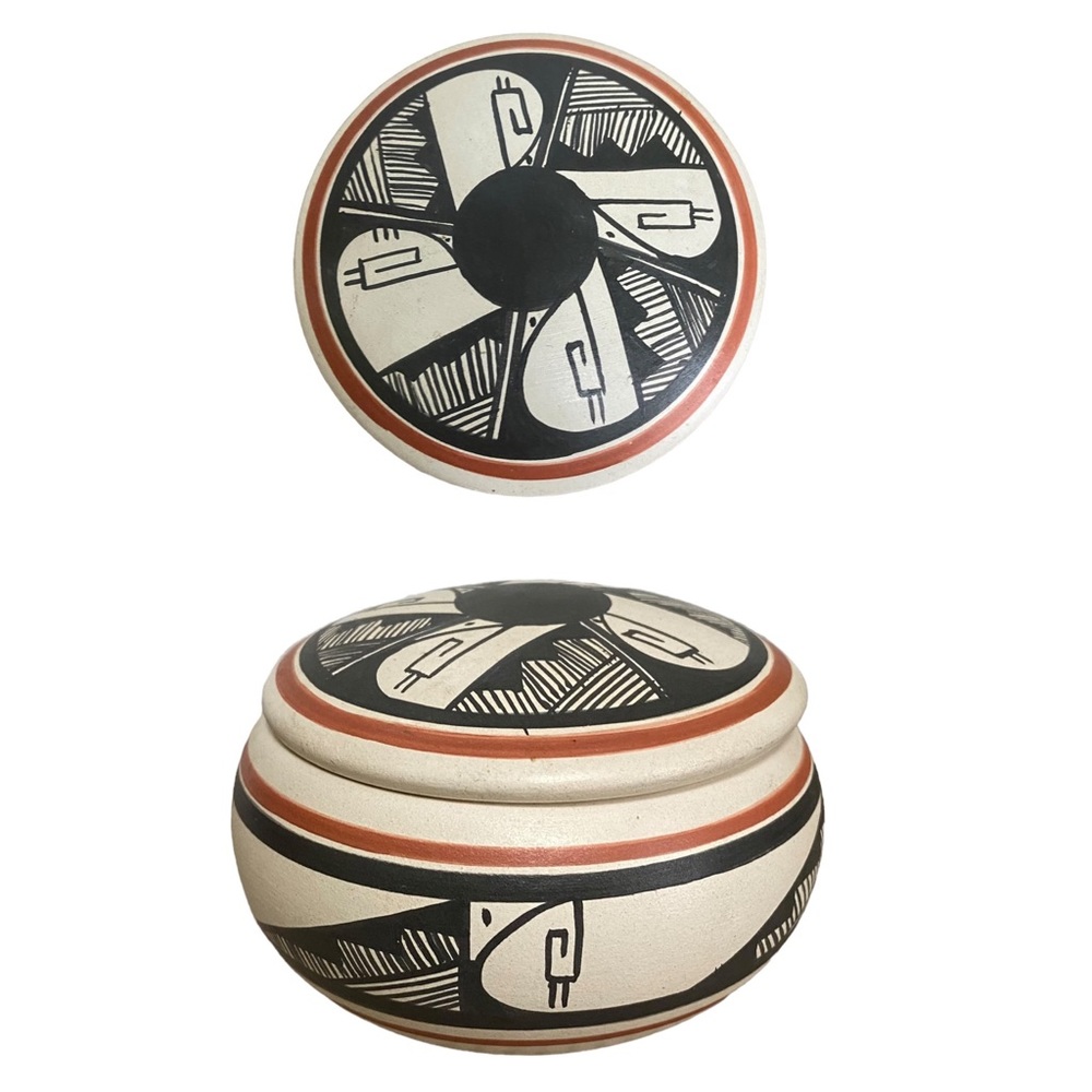 Vintage Signed Wallace Tom Navajo Hand Pottery Round Bowl Lid
